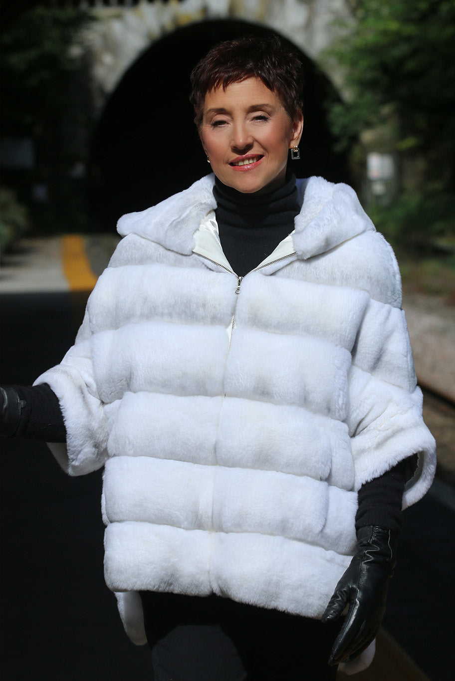 Rex chinchilla jacket with hood in white