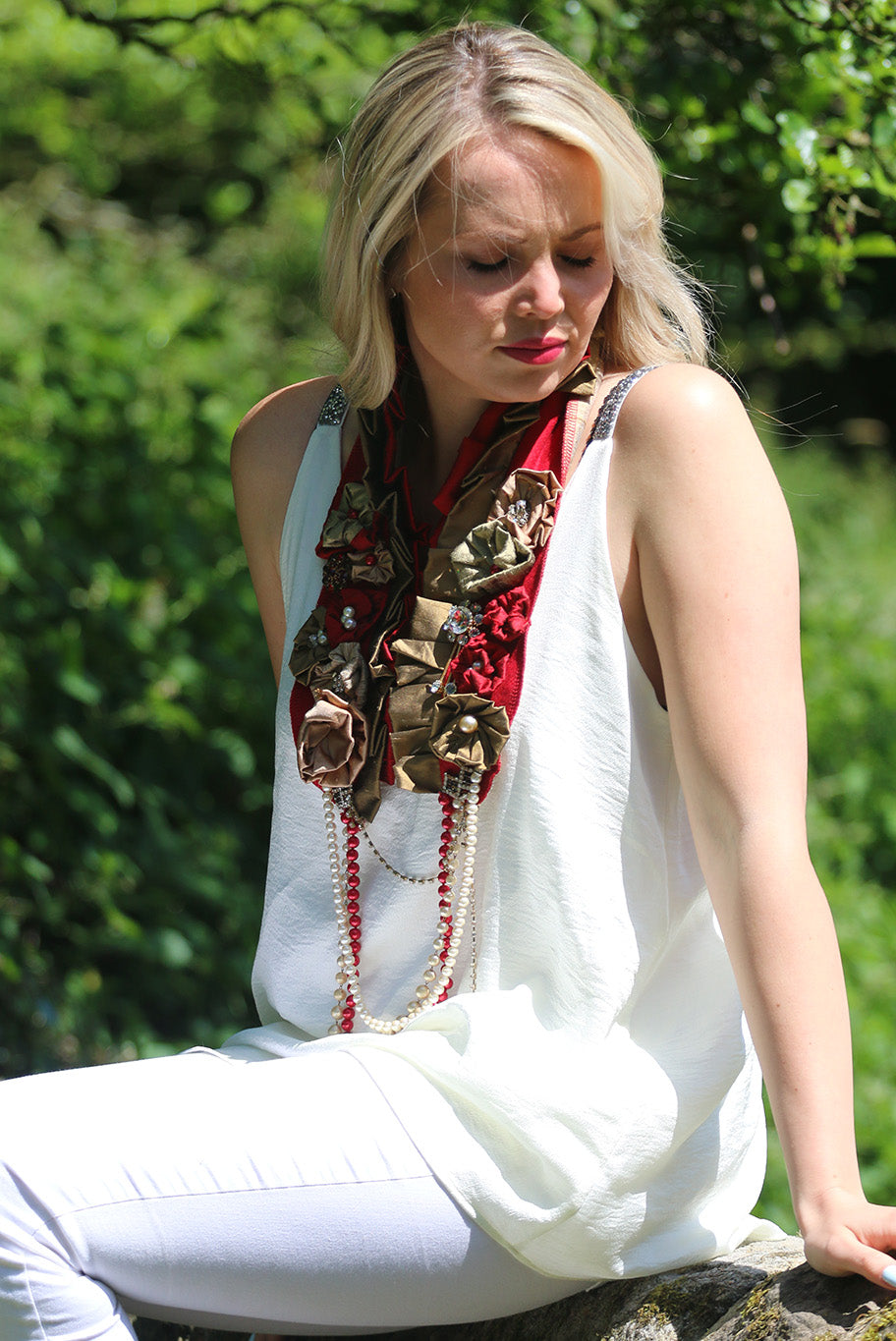 Bridgerton Collar in crimson and tan