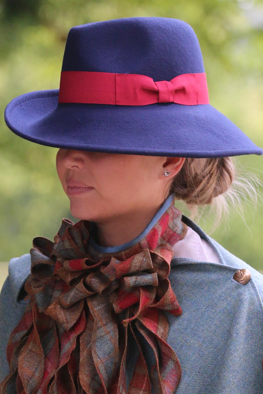 Fedora side sweep hat in navy