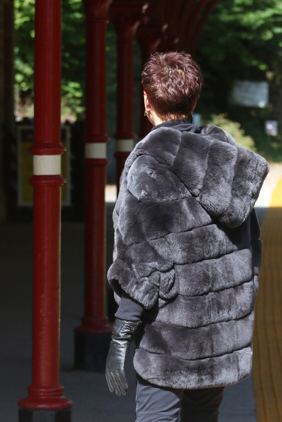 Rex chinchilla jacket with hood in black