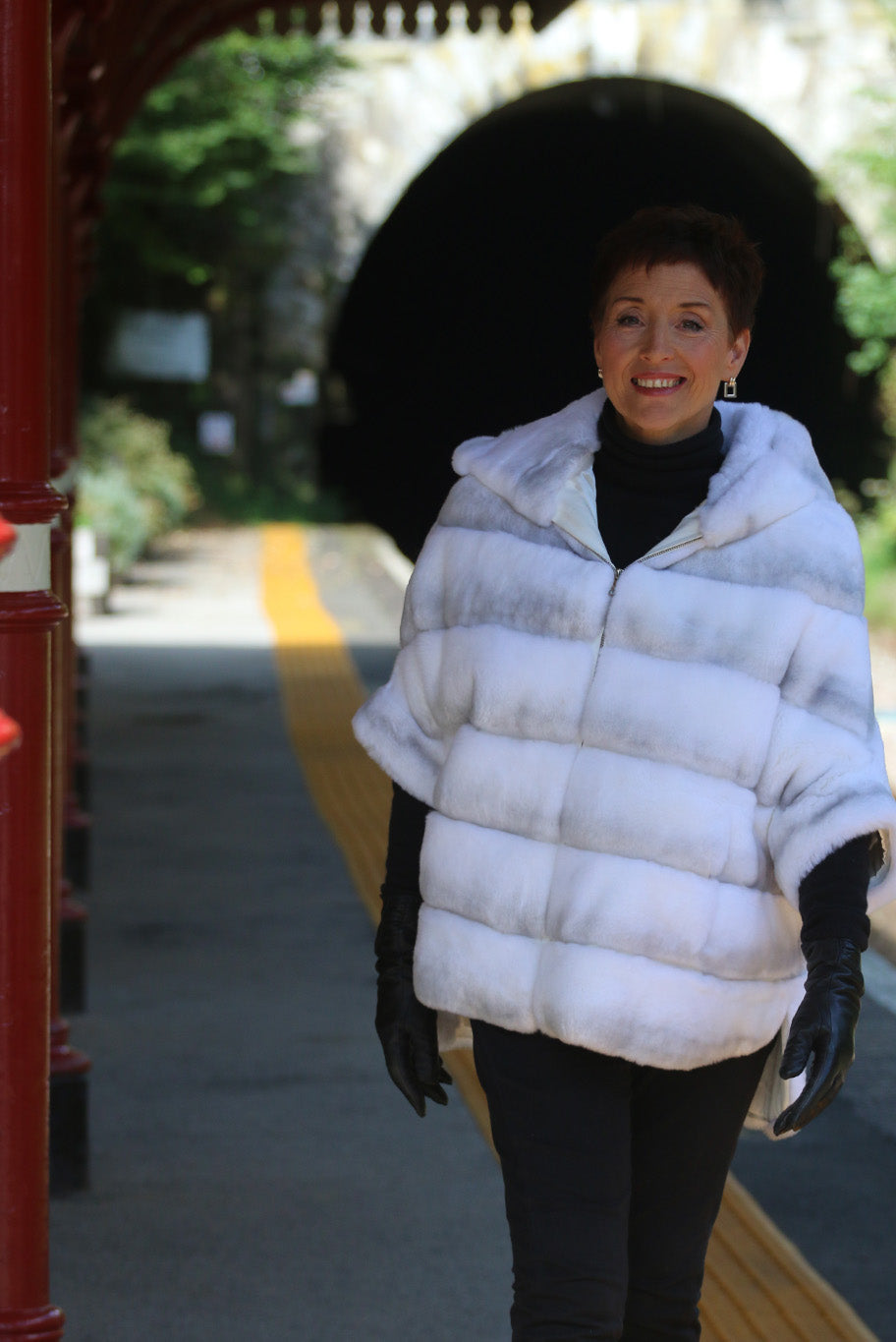 Rex chinchilla jacket with hood in white