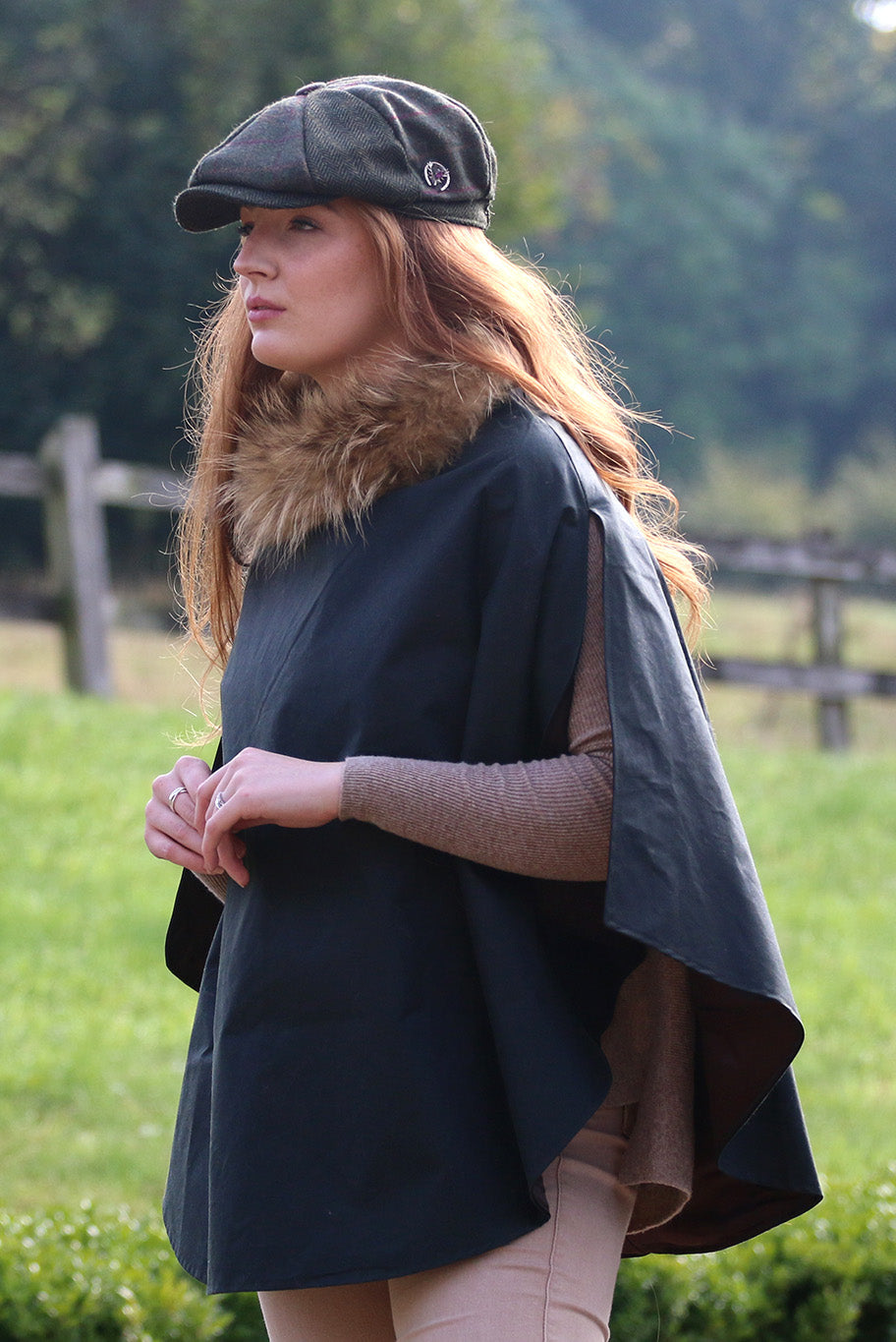 Wax round cape with fox fur collar