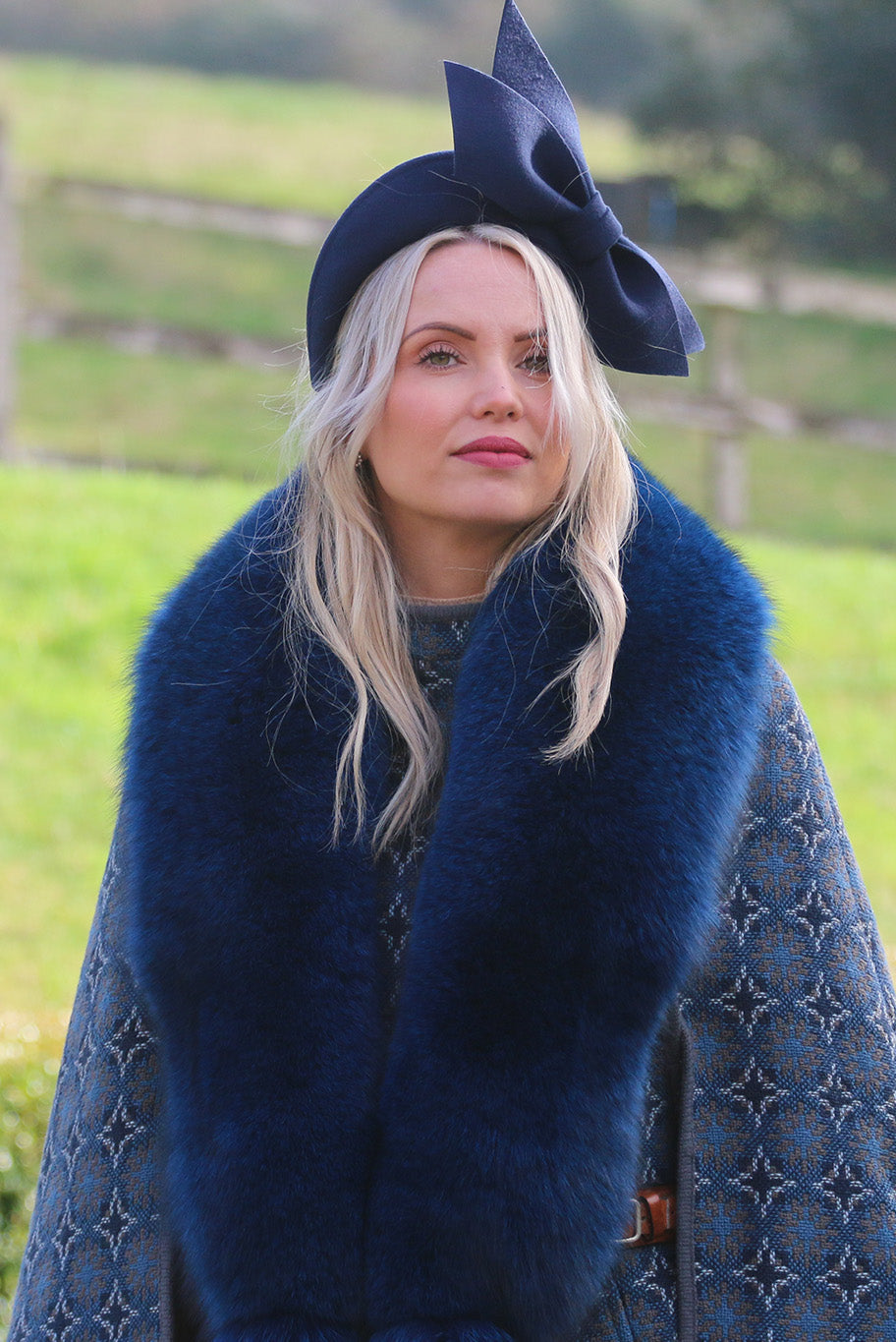 Vintage Saga navy fox fur wrap