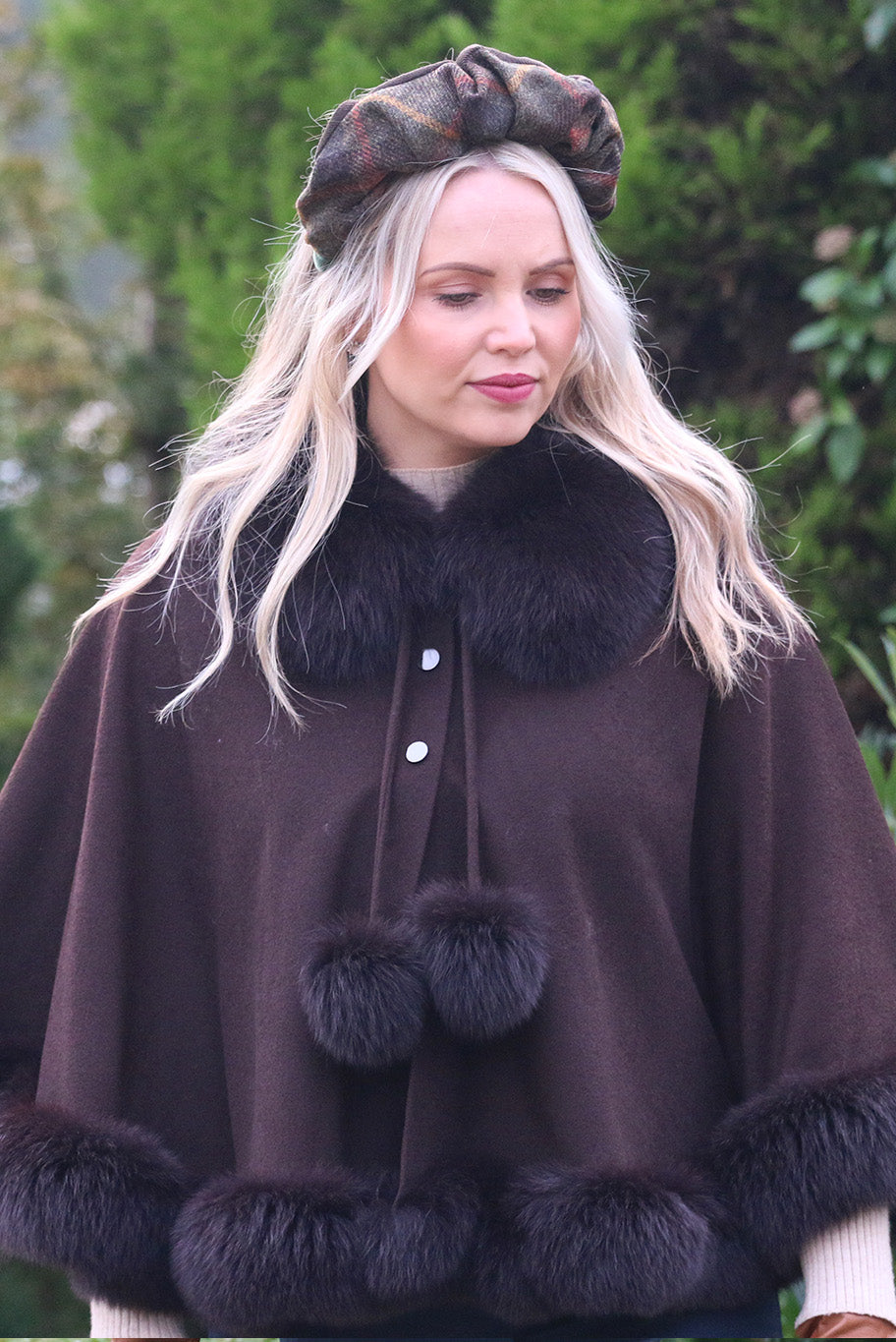 Cashmere wool cape with fox fur detailing