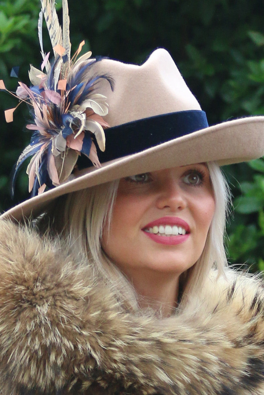 Fedora side sweep hat in camel