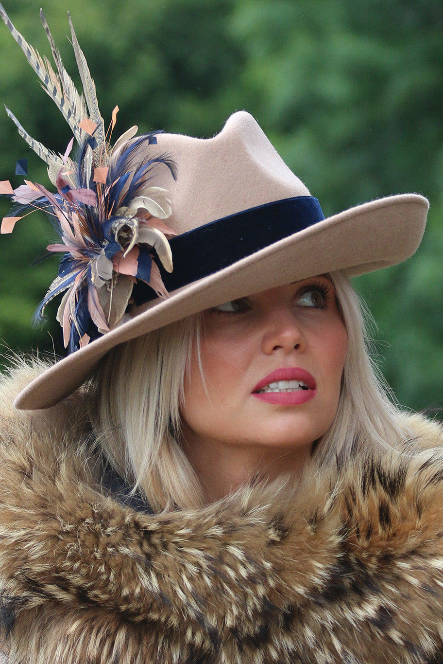 Fedora side sweep hat in camel