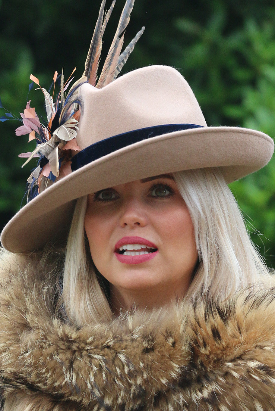 Fedora side sweep hat in camel