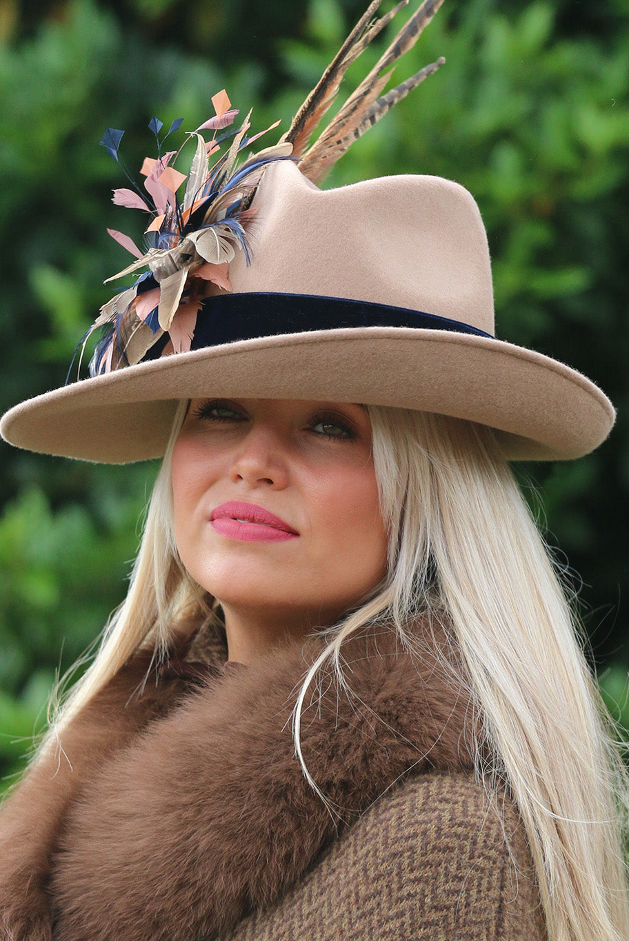 Fedora side sweep hat in camel