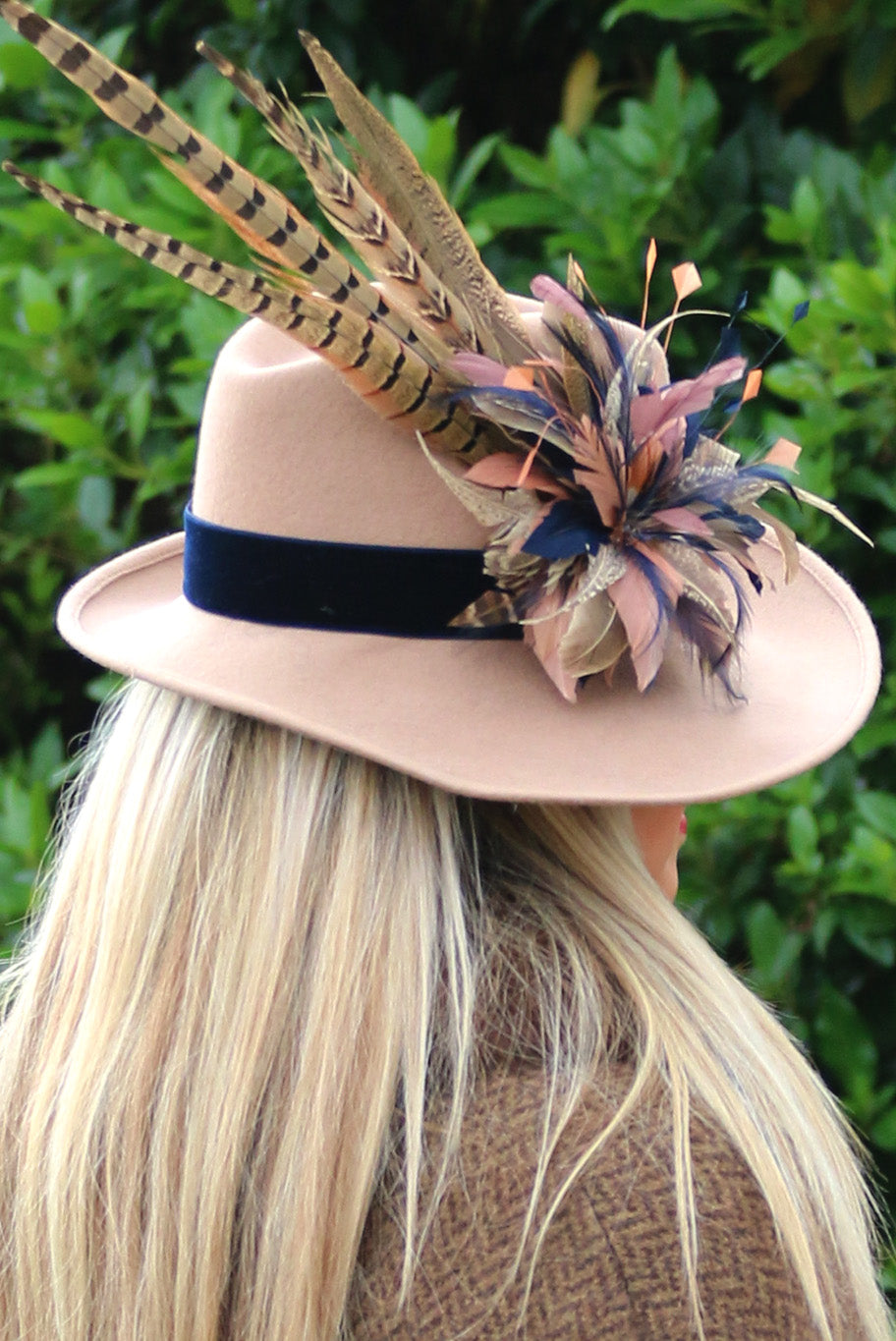 Fedora side sweep hat in camel