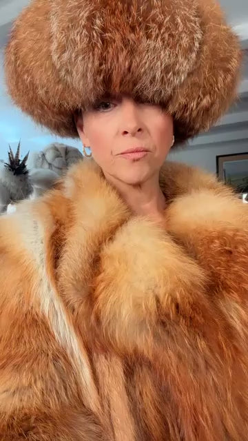 Load video: Jane presenting how to wear a tweed Jabot